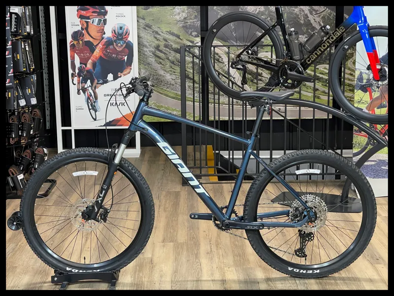 Giant Talon 0 Blue Ashes Large 27.5 2022 Approved Used-1