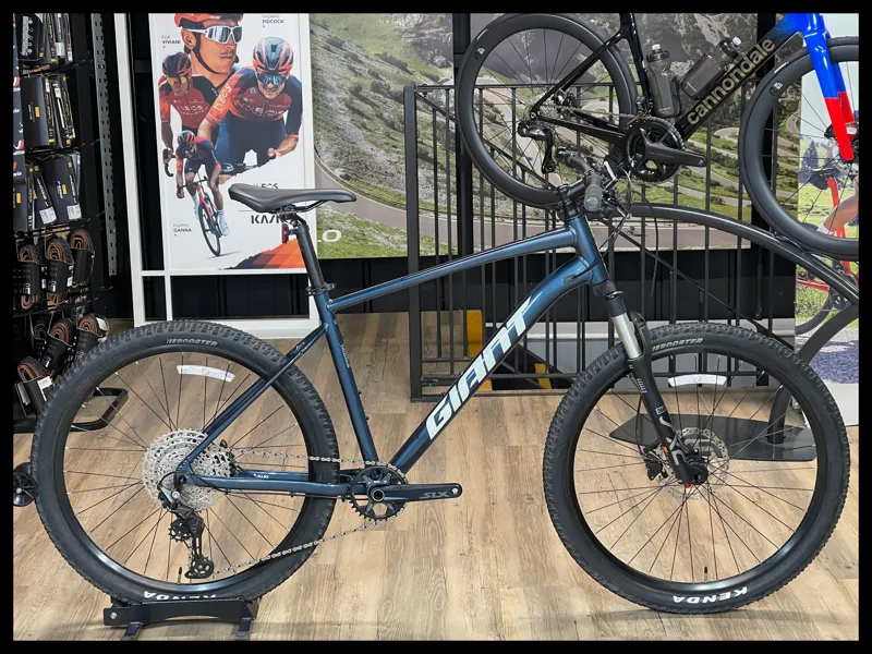 Giant Talon 0 Blue Ashes Large 27.5 2022 Approved Used