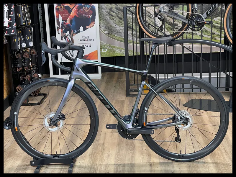 Giant Defy Advanced Pro 1 Medium Airglow 2022-1