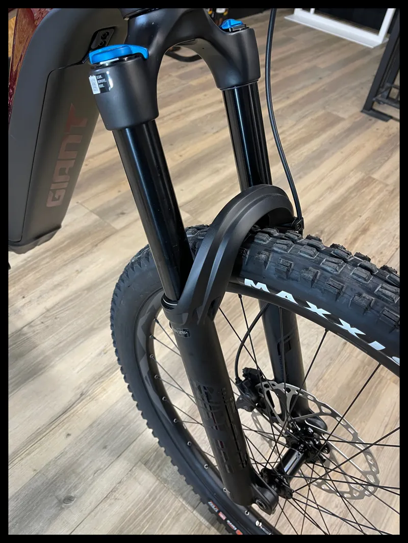 Giant Reign E+ 2 25km/h Medium Sangria 2023-6