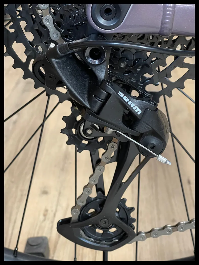 Liv Embolden 29 1 S Charcoal Plum 2024-3