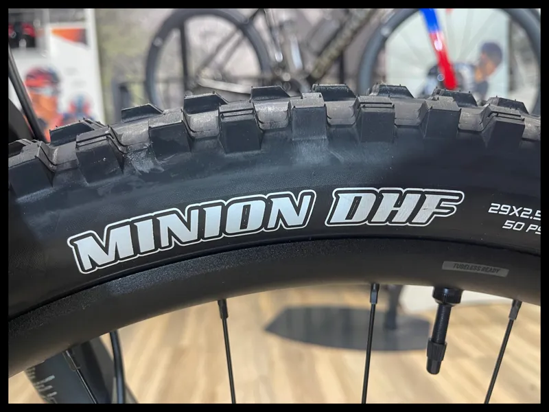 Liv Embolden 29 1 S Charcoal Plum 2024-9