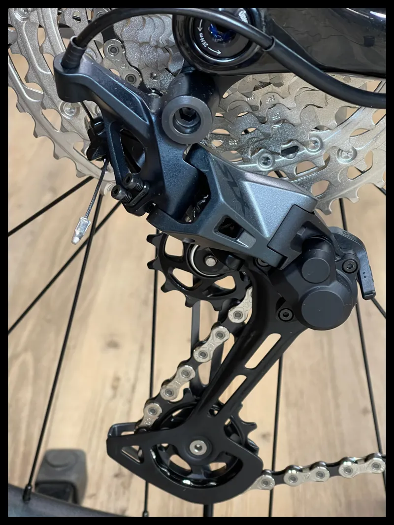 Giant Reign Advanced 2 Medium Sangria/Carbon 2025-3