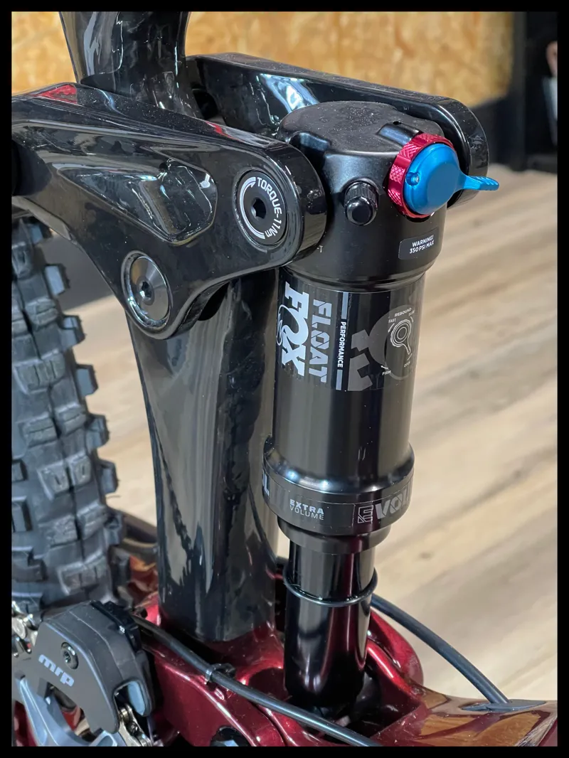 Giant Reign Advanced 2 Medium Sangria/Carbon 2025-5