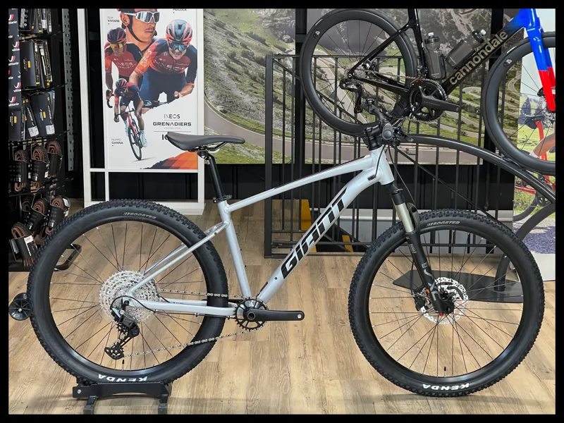 Giant Talon 0 Medium Silver 2024