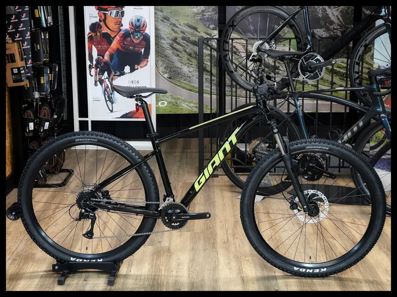 Giant Talon 3 Medium Metallic Black 2024