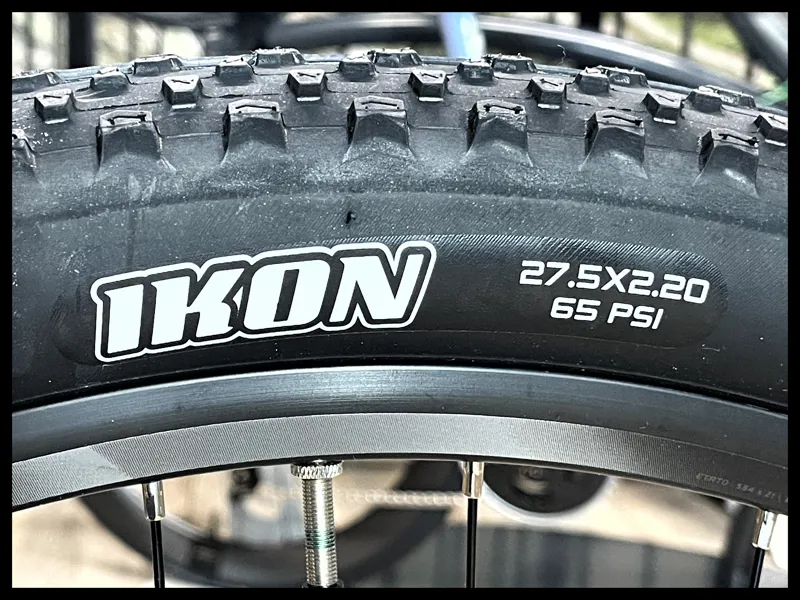 Liv Tempt 4 27.5 Small Black Diamond 2025-7