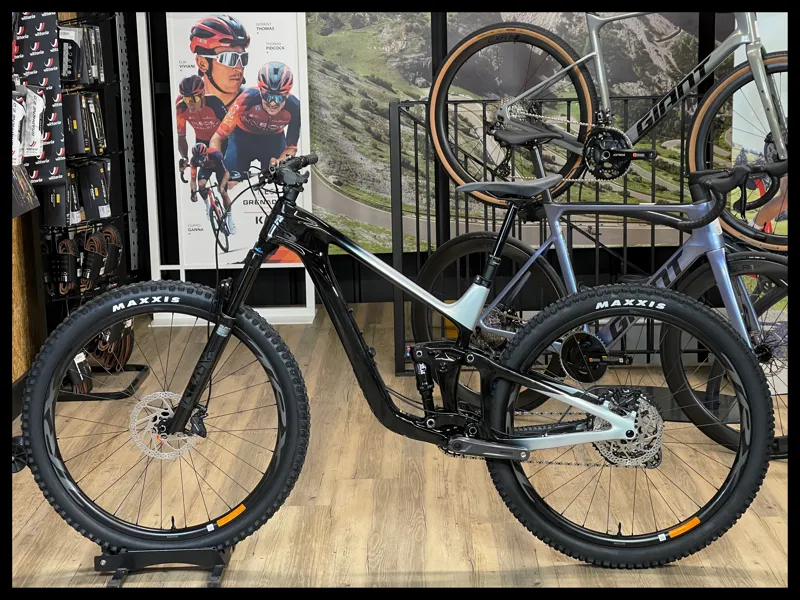 Giant Trance Advanced 29 2 Medium Carbon/Supernova 2024-1