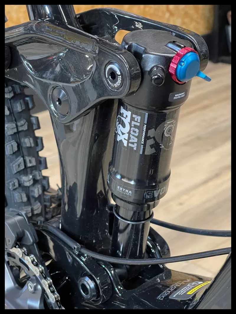 Giant Trance Advanced 29 2 Medium Carbon/Supernova 2024-5