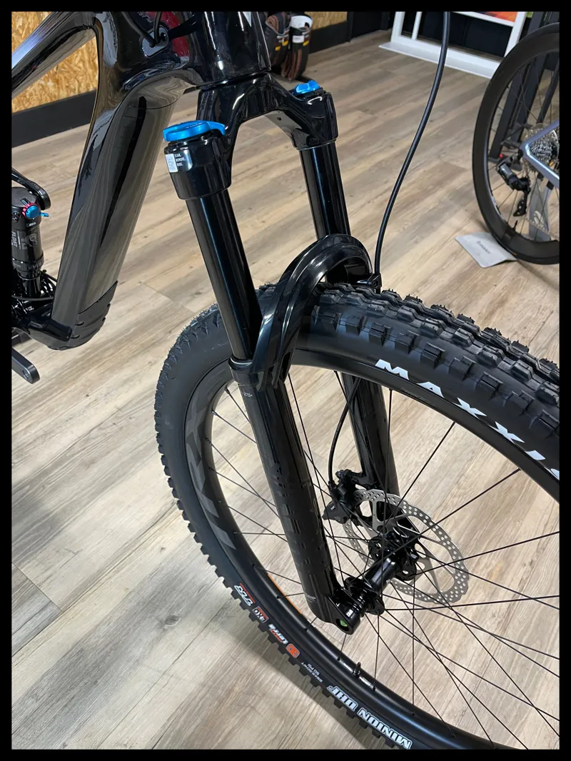 Giant Trance Advanced 29 2 Medium Carbon/Supernova 2024-6