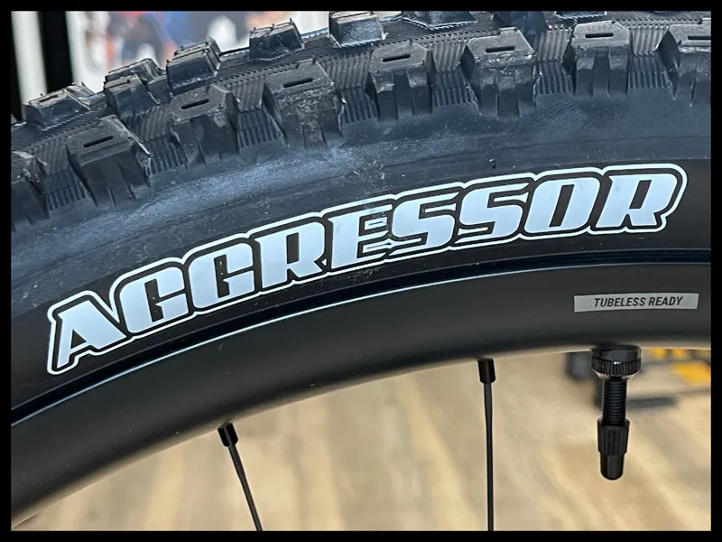 Giant Trance Advanced 29 2 Medium Carbon/Supernova 2024-10