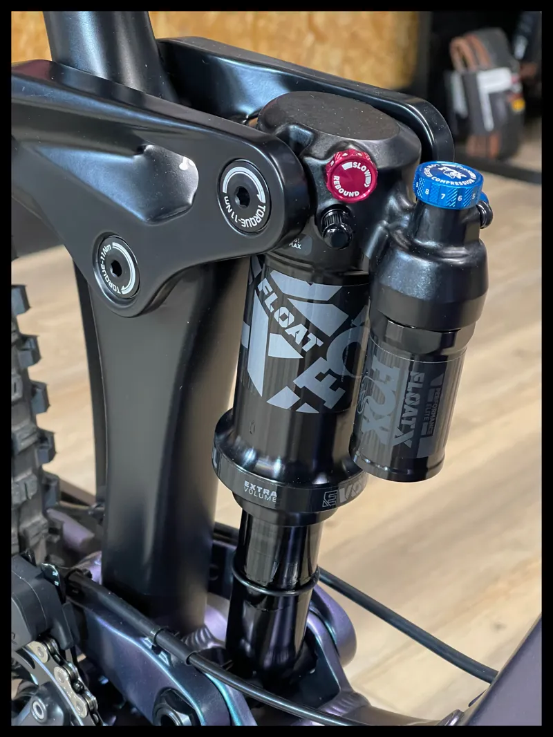 Giant Reign 1 Medium Blue Dragonfly/Black 2024-5