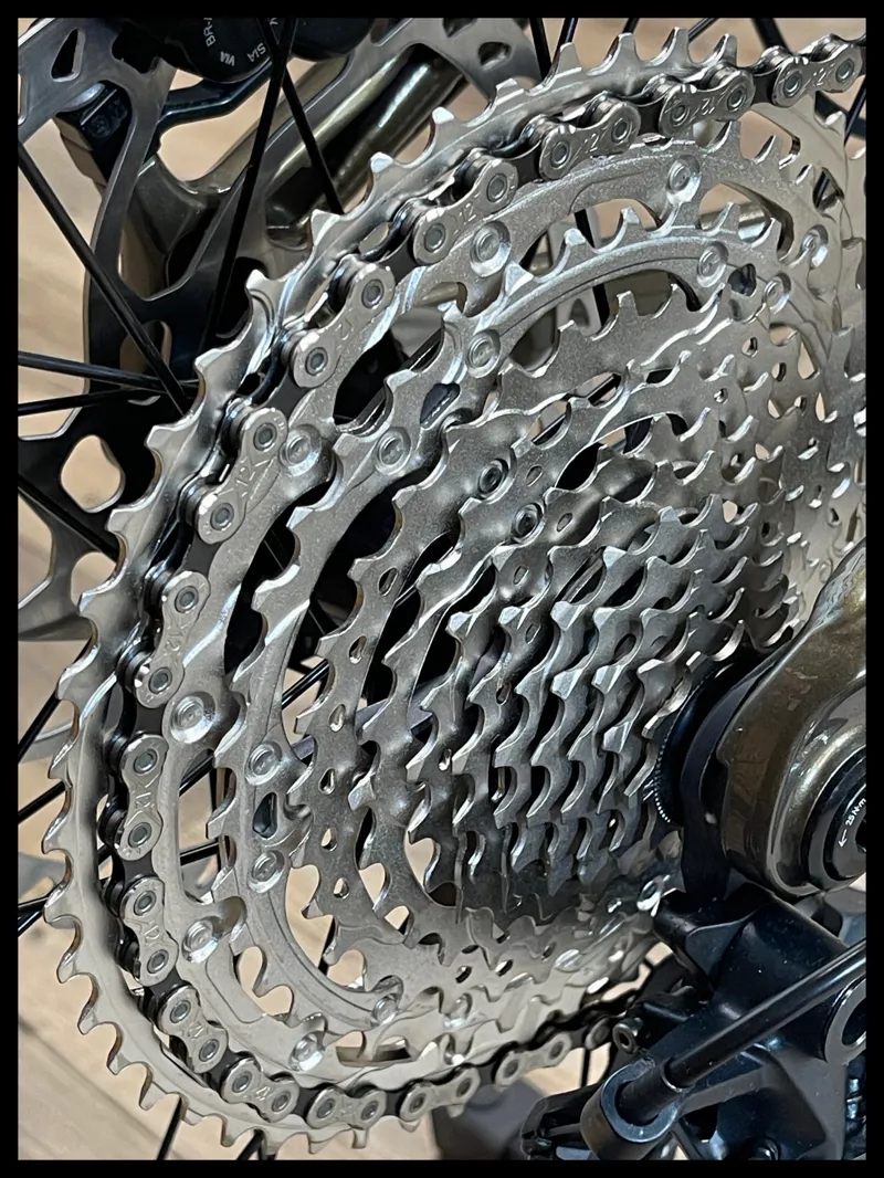 Giant Reign 2 29 Medium Black/Pyrite Brown 2024-2