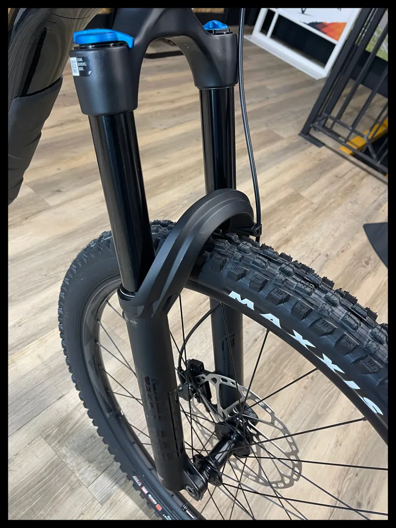 Giant Reign 2 29 Medium Black/Pyrite Brown 2024-6