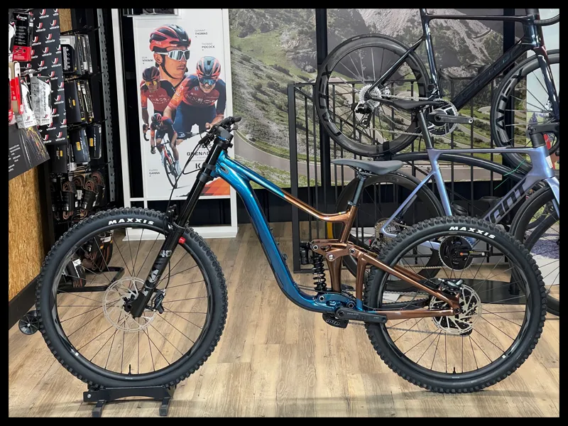 Giant Reign SX Medium Sea Sparkle/Hematite 2024-1