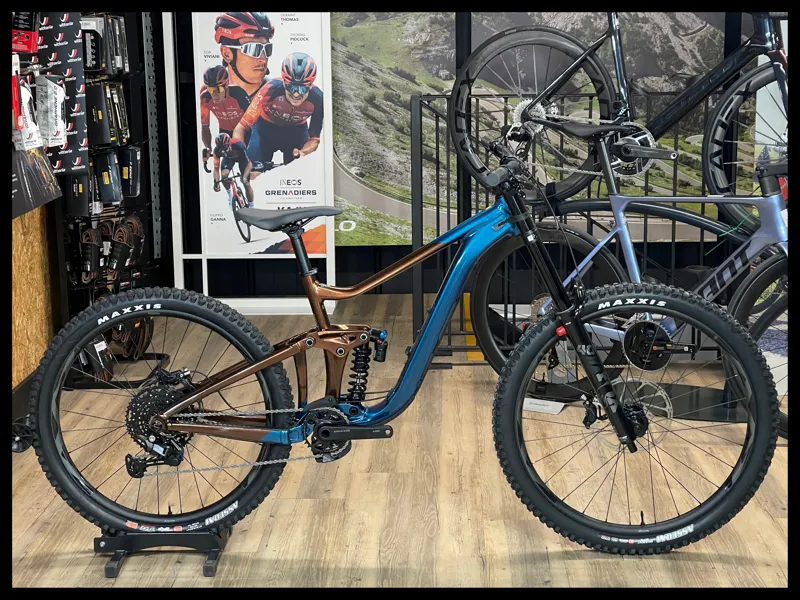 Giant Reign SX Medium Sea Sparkle/Hematite 2024