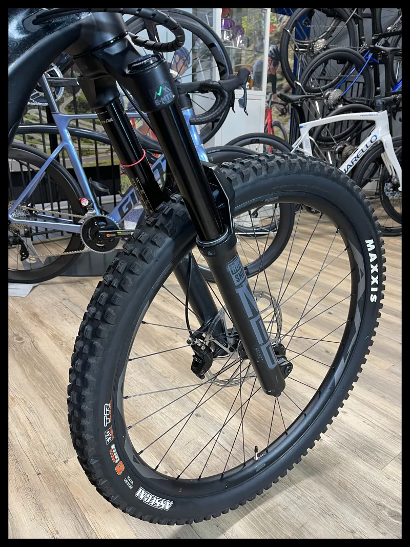 Giant Reign E+ 2  PRO MX Black Diamond-Black Medium 2022 Approved Used-6