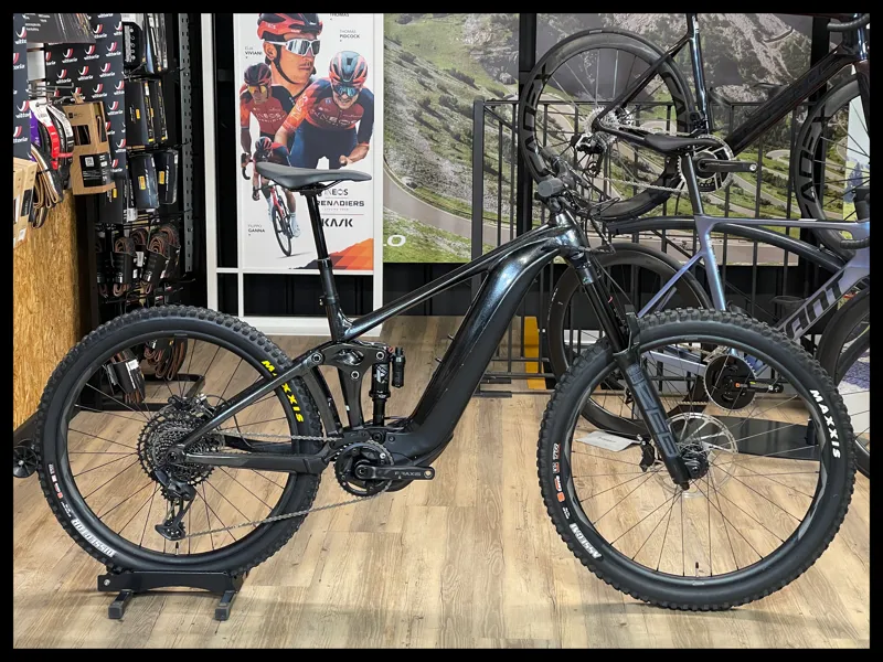 Giant Reign E+ 2  PRO MX Black Diamond-Black Medium 2022 Approved Used