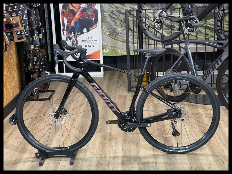 Giant Revolt Advanced 2 Carbon Small 2025-1