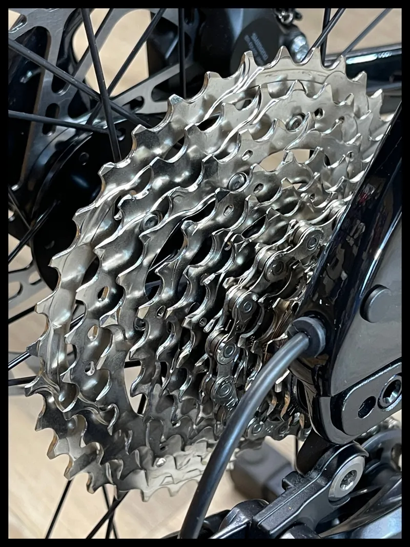 Giant Revolt Advanced 2 Carbon Small 2025-2