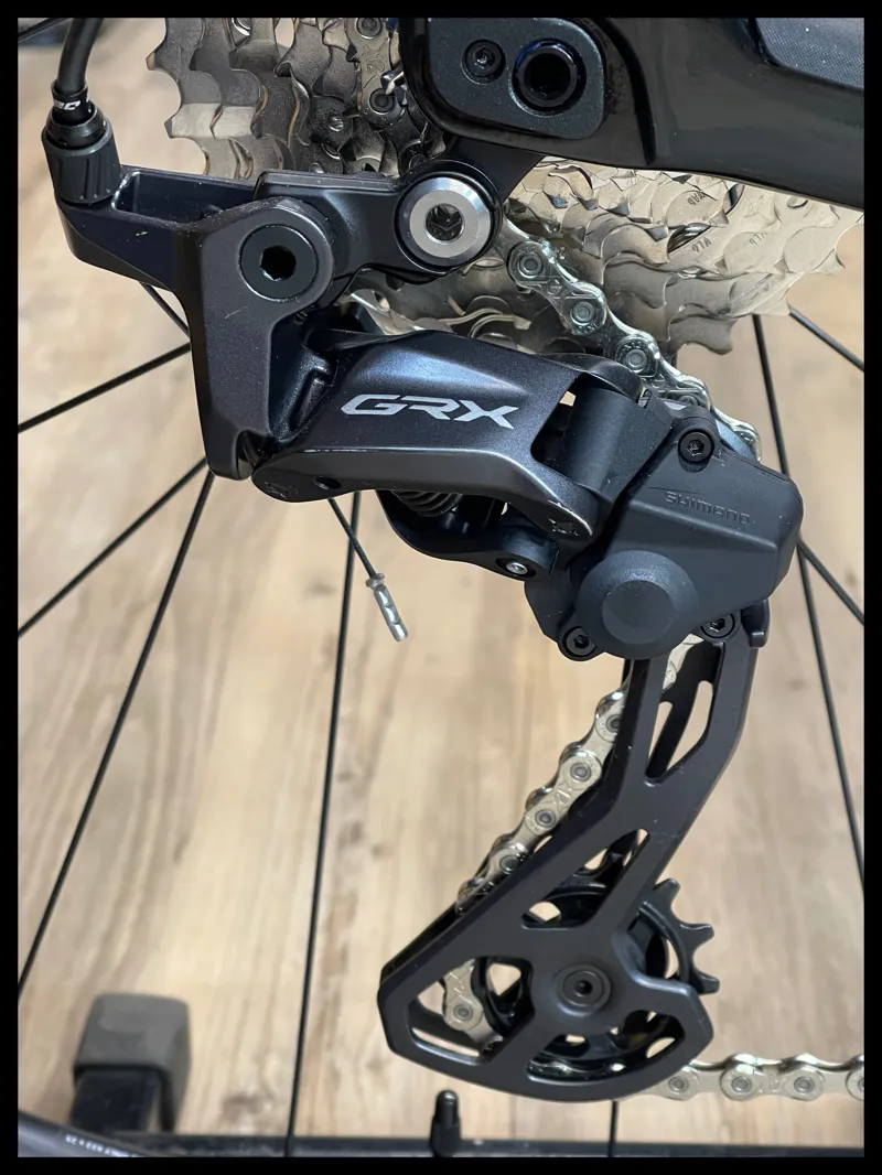 Giant Revolt Advanced 2 Carbon Small 2025-3