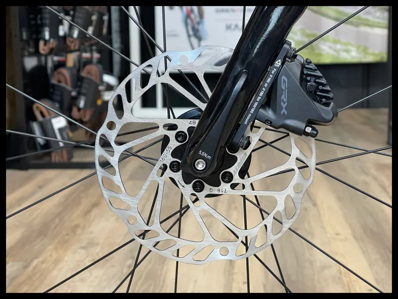 Giant Revolt Advanced 2 Carbon Small 2025-6