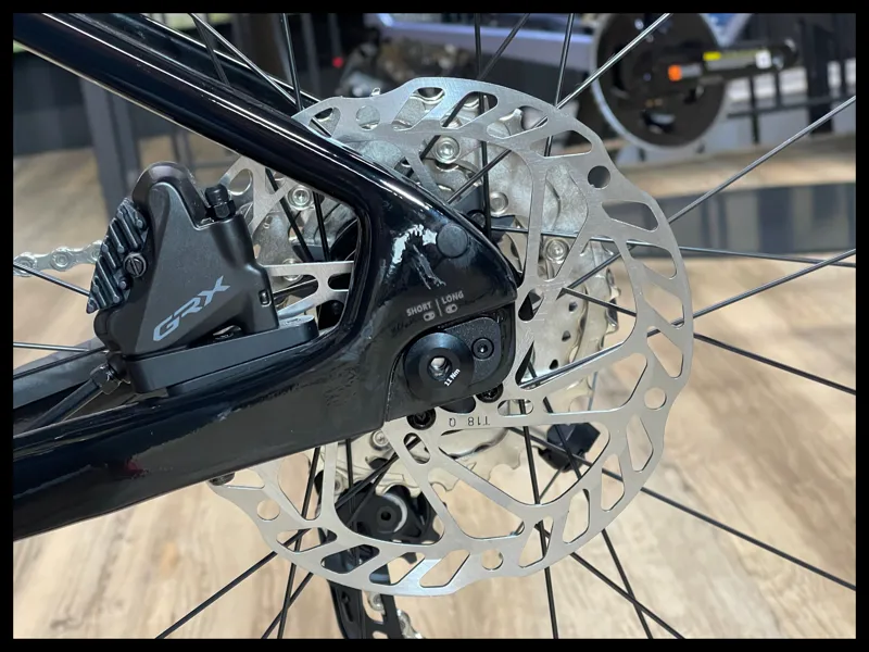 Giant Revolt Advanced 2 Carbon Small 2025-7