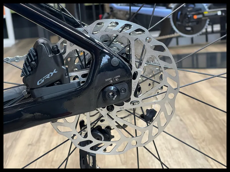 Giant Revolt Advanced 2 Carbon Small 2025-7