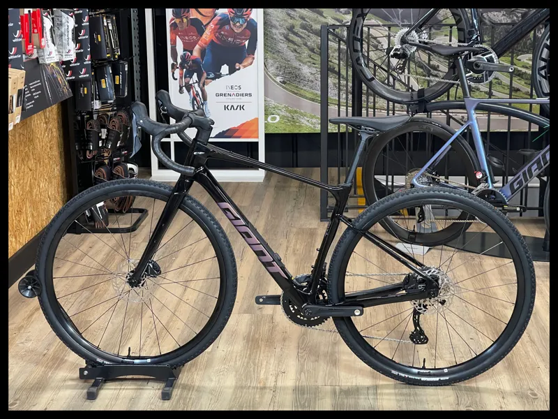 Giant Revolt Advanced 2 Carbon Small 2025-1