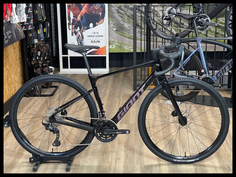 Giant Revolt Advanced 2 Carbon Small 2025