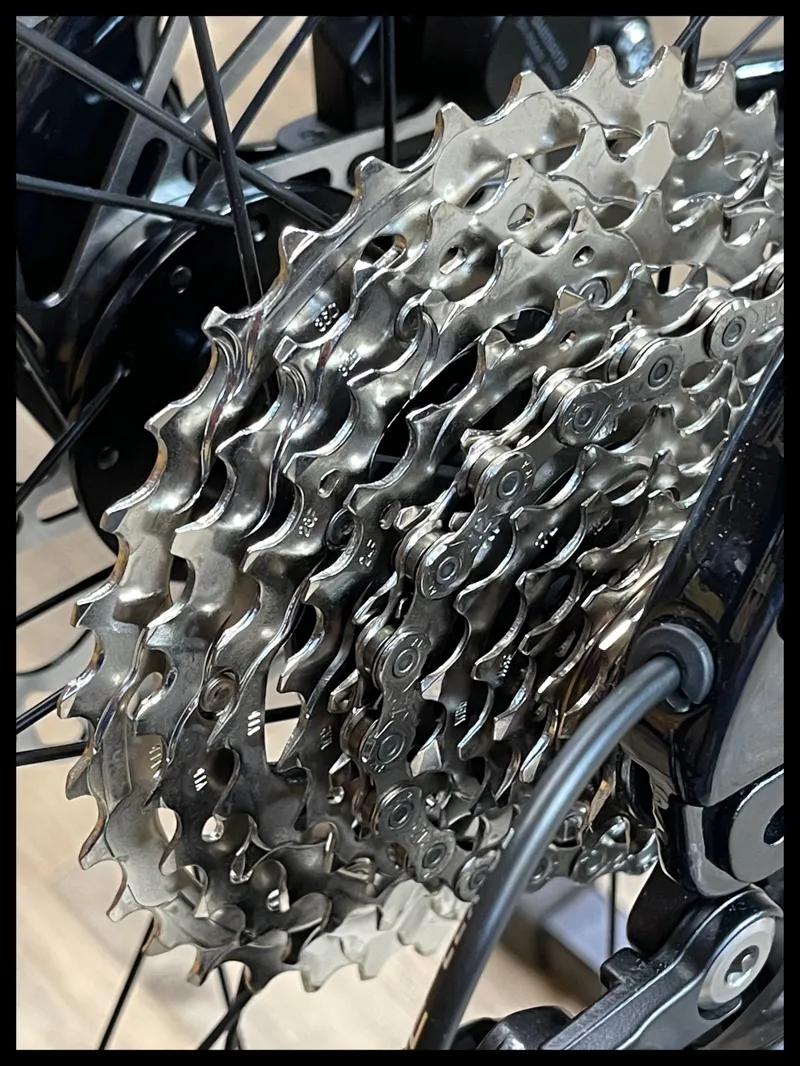 Giant Revolt Advanced 2 Carbon Small 2025-2