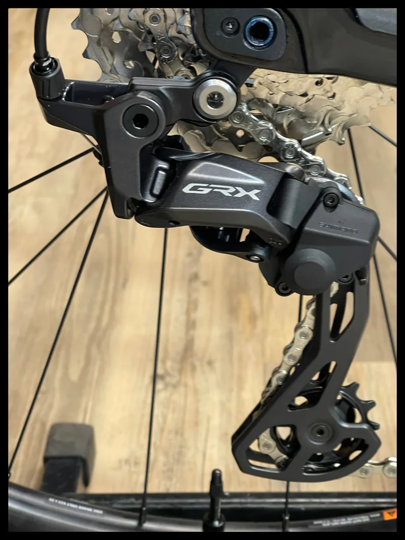 Giant Revolt Advanced 2 Carbon Small 2025-3