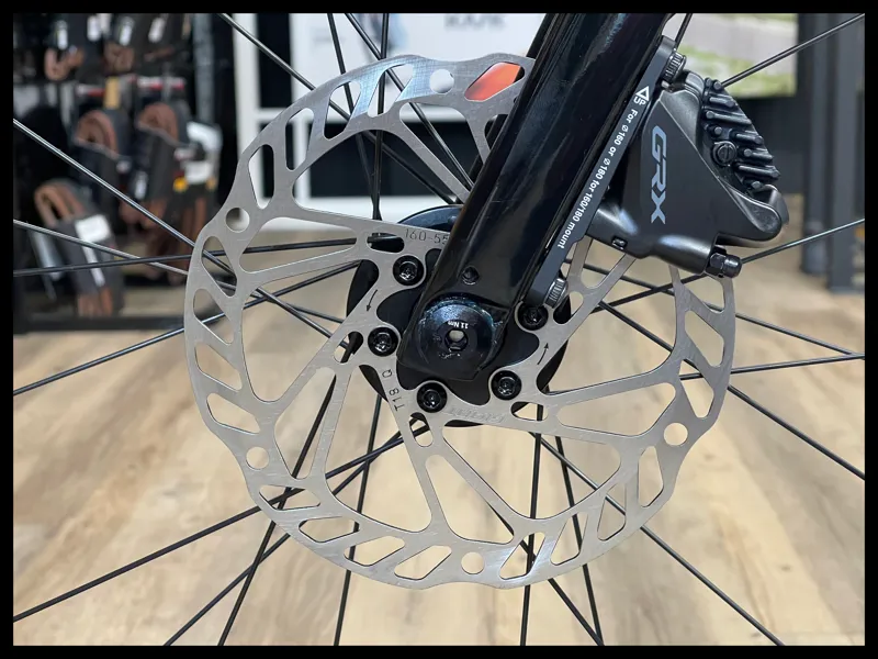 Giant Revolt Advanced 2 Carbon Small 2025-6