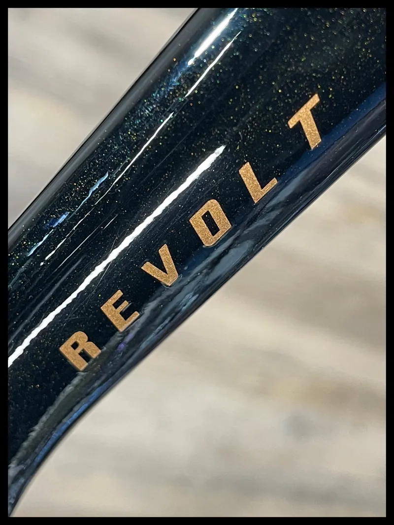 Giant Revolt Advanced 3 Panther Medium 2025-2