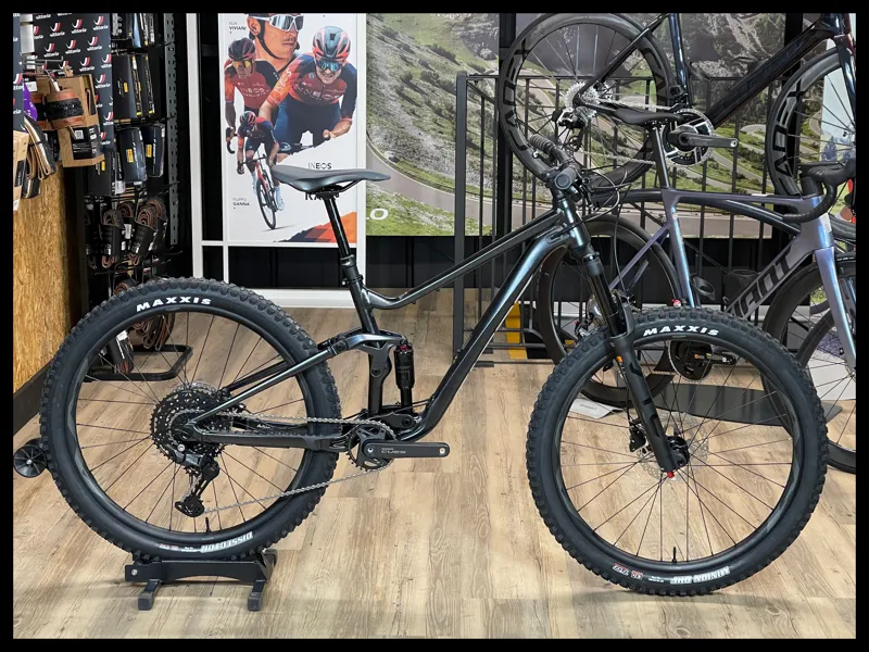 Giant Stance 27.5 Black Diamond Small 2024