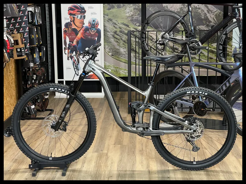 Giant Trance X 1 Smoke Metal Medium 2024 Ex-Demo-1