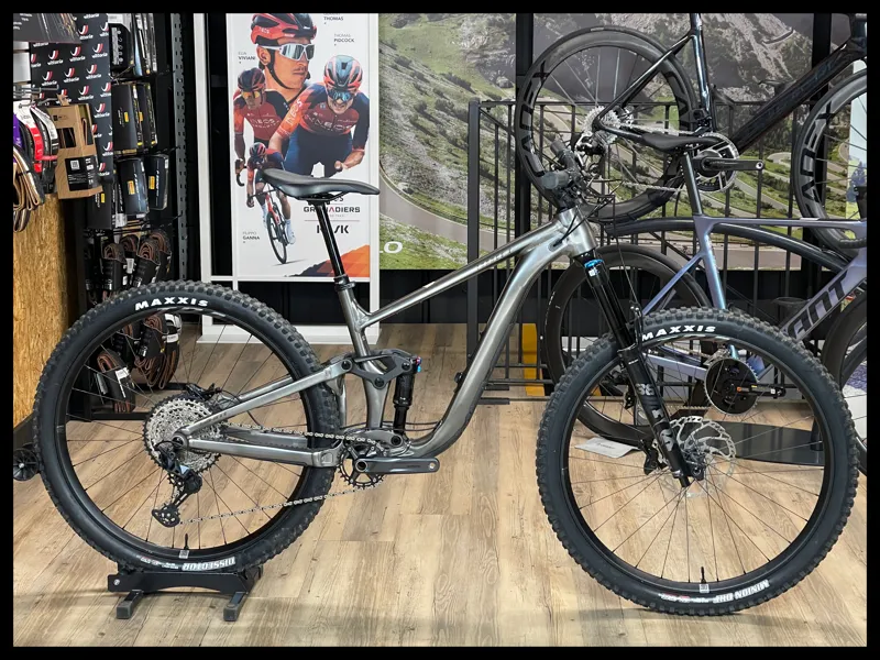 Giant Trance X 1 Smoke Metal Medium 2024 Ex-Demo