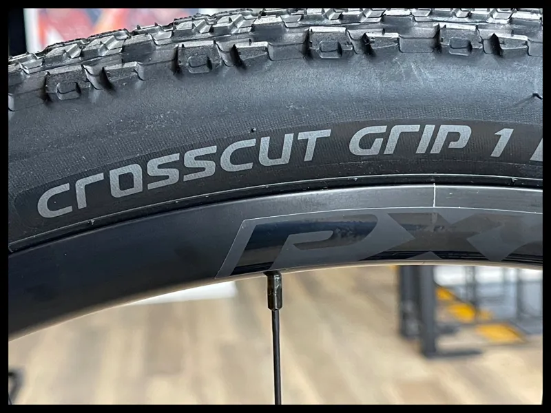 Giant Revolt Advanced Custom Build 2025 size ML-7