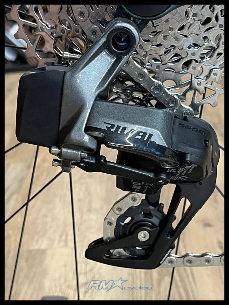 Giant Defy Advanced E+ Elite AR Medium in Matt Kelp Forest Ex Display-3