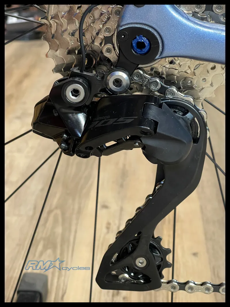 Giant Defy Advanced 1 Medium Frost Silver 2024-3