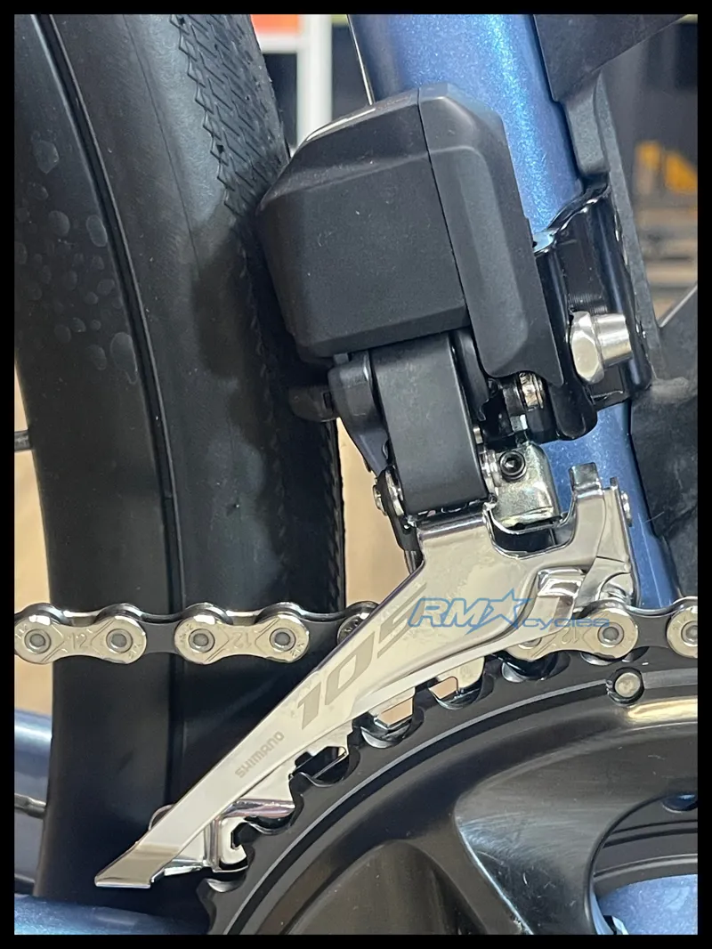 Giant Defy Advanced 1 Medium Frost Silver 2024-4