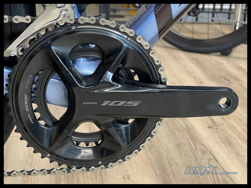 Giant Defy Advanced 1 Medium Frost Silver 2024-5