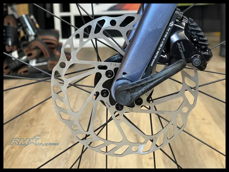 Giant Defy Advanced 1 Medium Frost Silver 2024-6