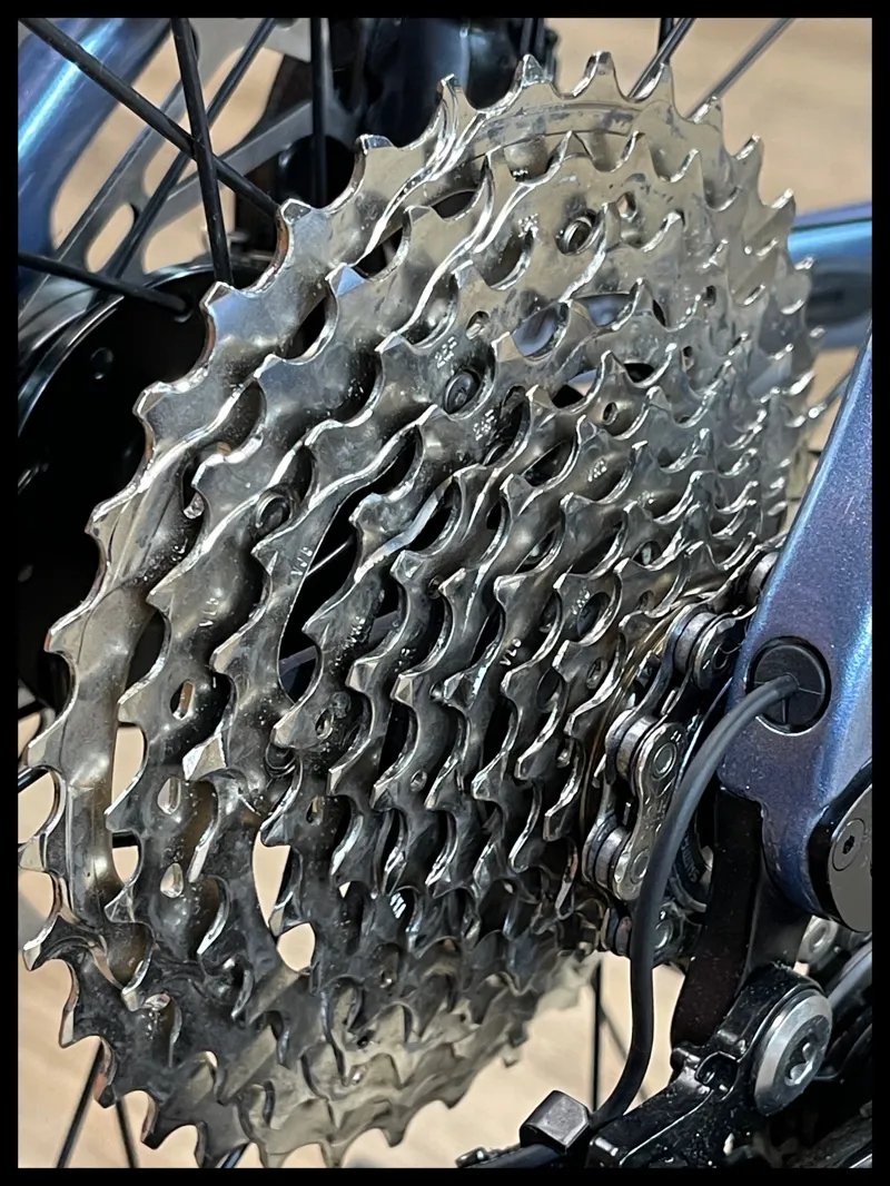 Giant Defy Advanced 1 Medium Frost Silver 2024 Ex-Demo-2