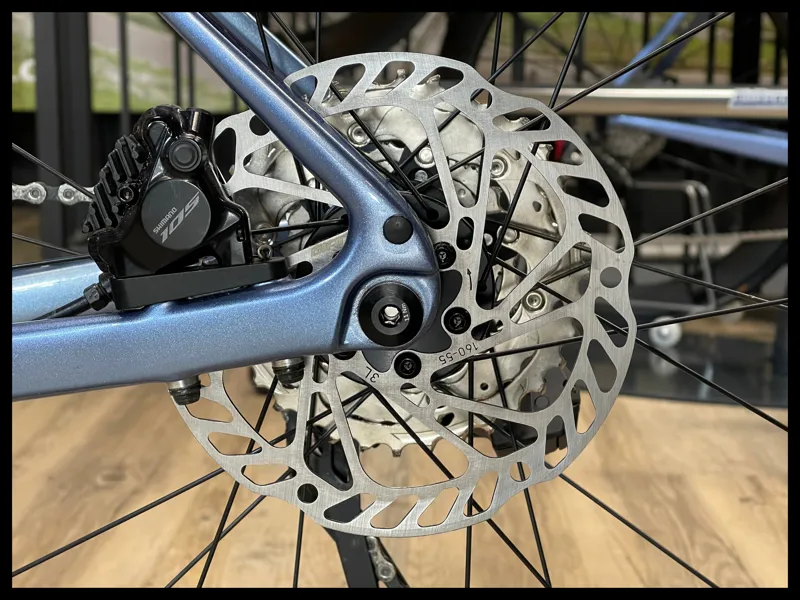 Giant Defy Advanced 1 Medium Frost Silver 2024 Ex-Demo-8