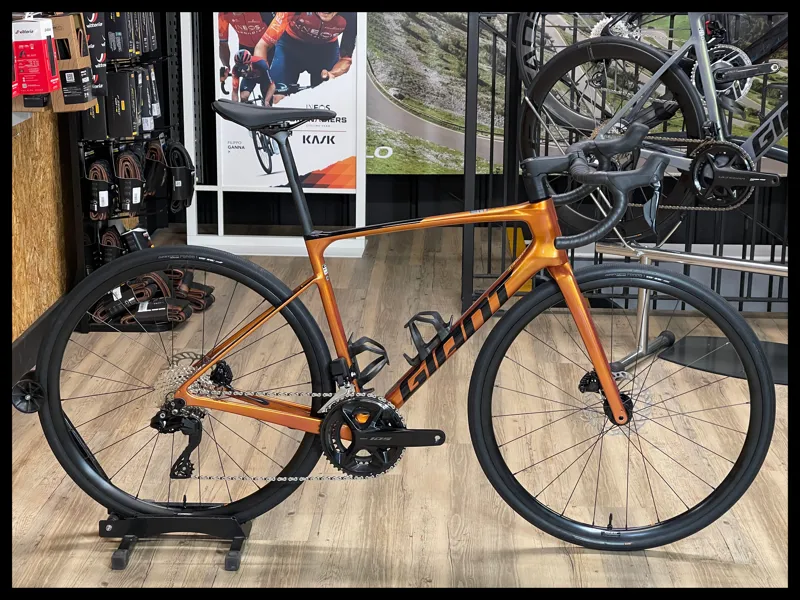 Giant  Defy Advanced 1 Medium Solar Flare 2024