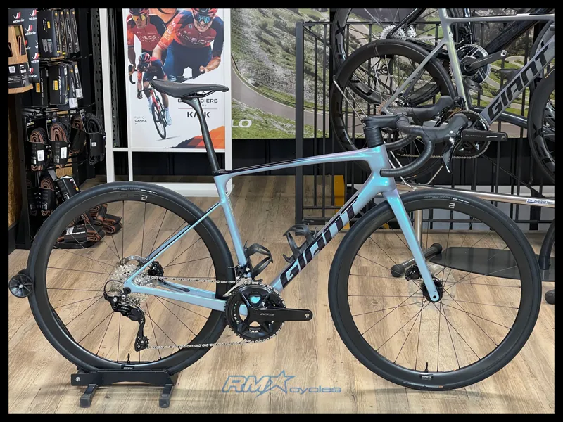 Giant Defy Advanced Pro 2 Medium Prismatic Haze 2024