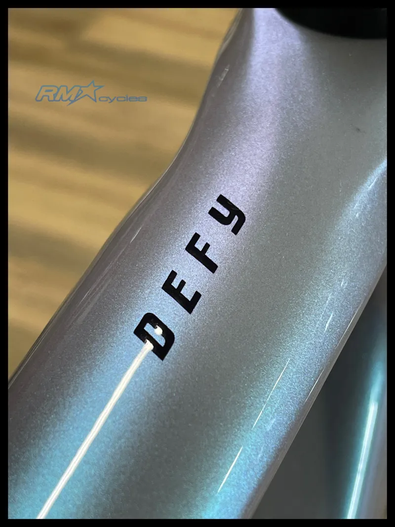 Giant Defy Advanced Pro 2 Medium Prismatic Haze 2024-2