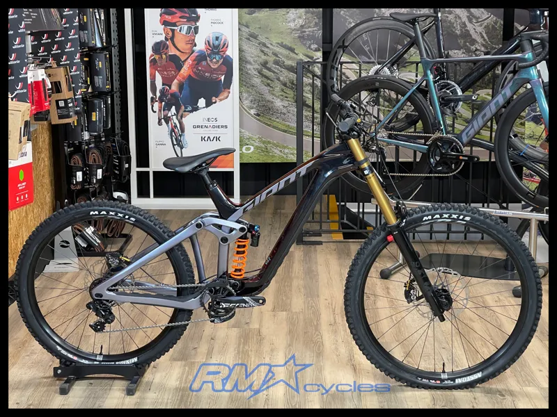 Giant Glory Advanced Medium Black Lava Mercury 2024