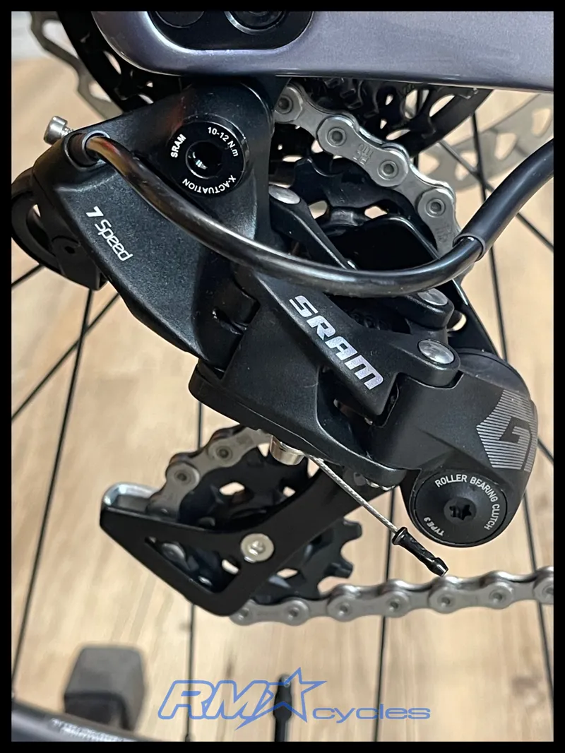 Giant Glory Advanced Medium Black Lava Mercury 2024-3